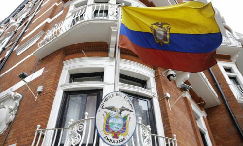 Ecuador restringe el acceso a internet al creador de WikiLeaks Ecuador restringe el acceso a internet al creador de WikiLeaks